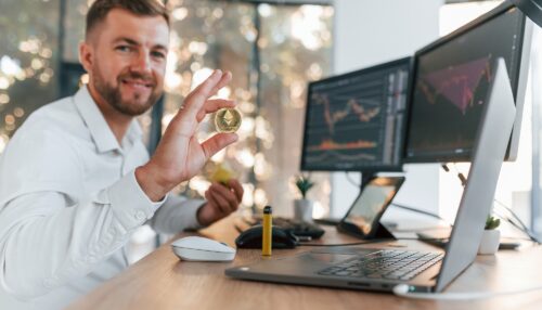 کریپتو مستر-حضوری